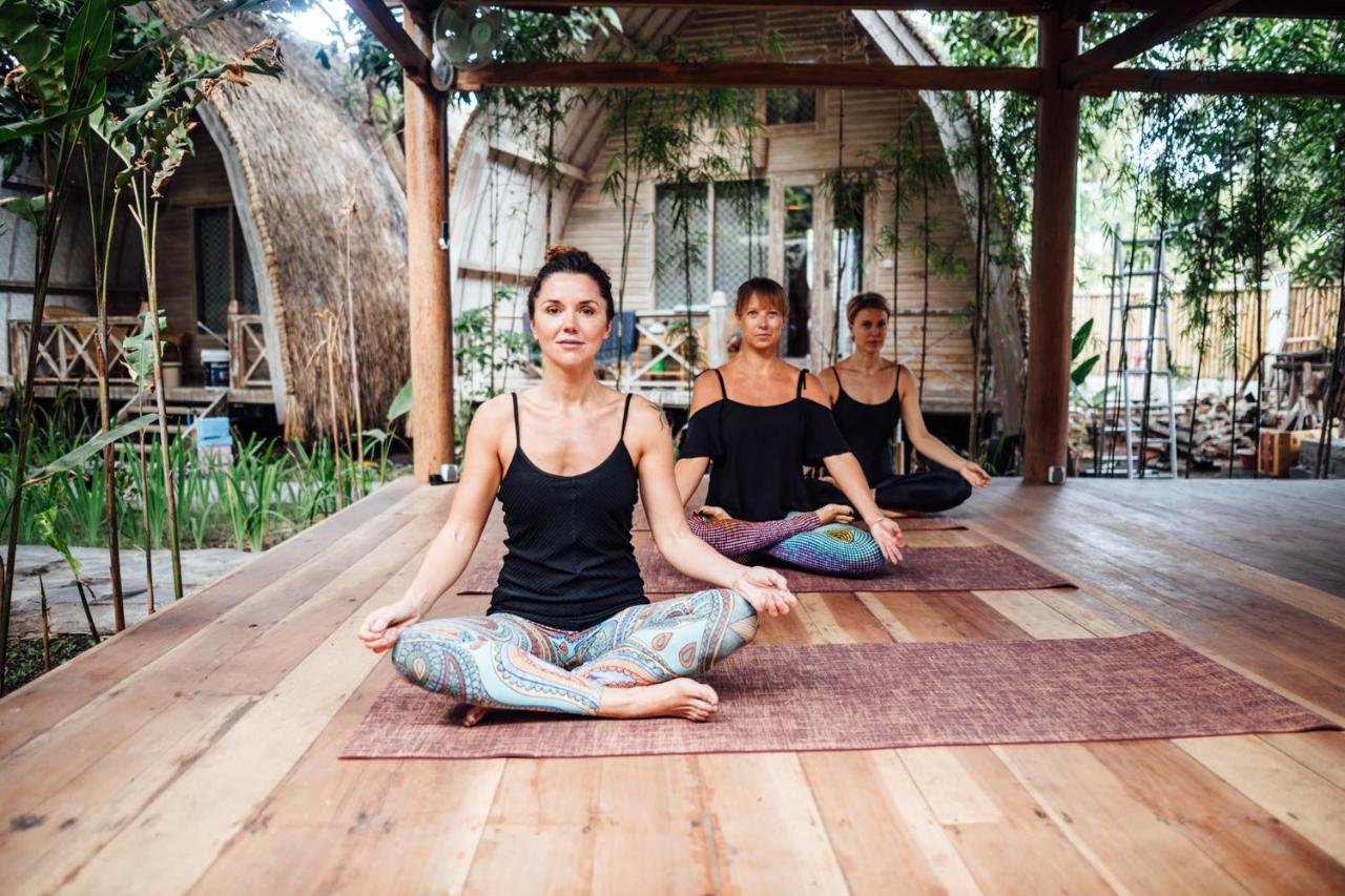 Flowers & Fire Yoga Garden Гили Еър Екстериор снимка
